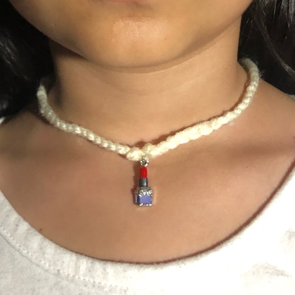 WHITE CHOKER WITH CHARM - Picture 3 of 4